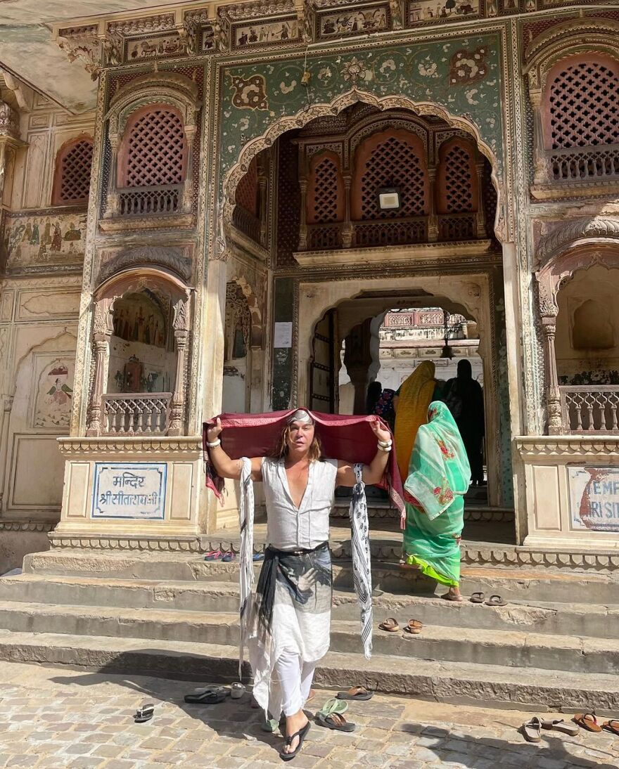 Τρύφωνας Σαμαράς: Επισκέφτηκε τον ναό των πιθήκων στην Ινδία - Δείτε φωτογραφίες