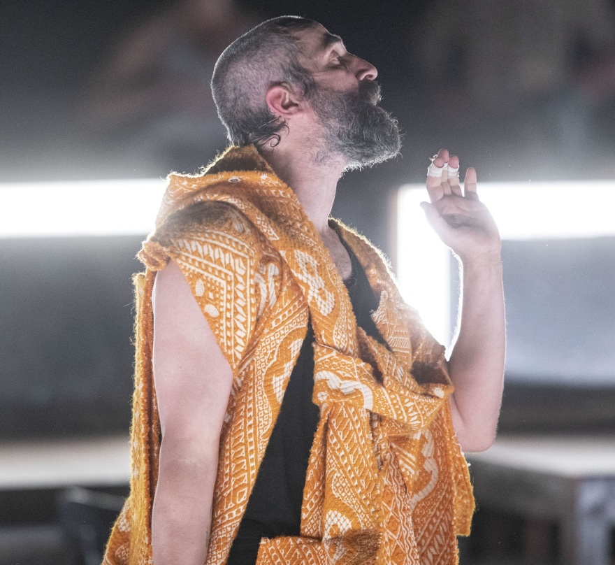 Άρης Σερβετάλης: Οκτώ φορές που «πείραξε» την εμφάνισή του για τις ανάγκες του ρόλου του