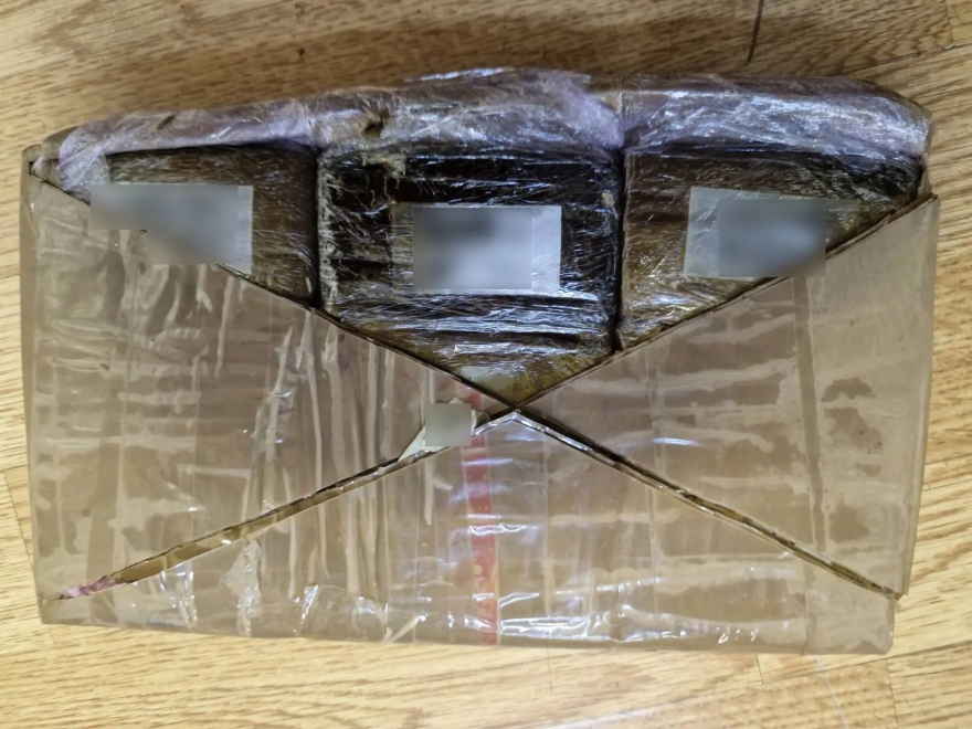 Σύλληψη 27χρονου που έκρυβε σπίτι του 40 κιλά κάνναβη και 3 κιλά κοκαΐνη, δείτε φωτογραφίες