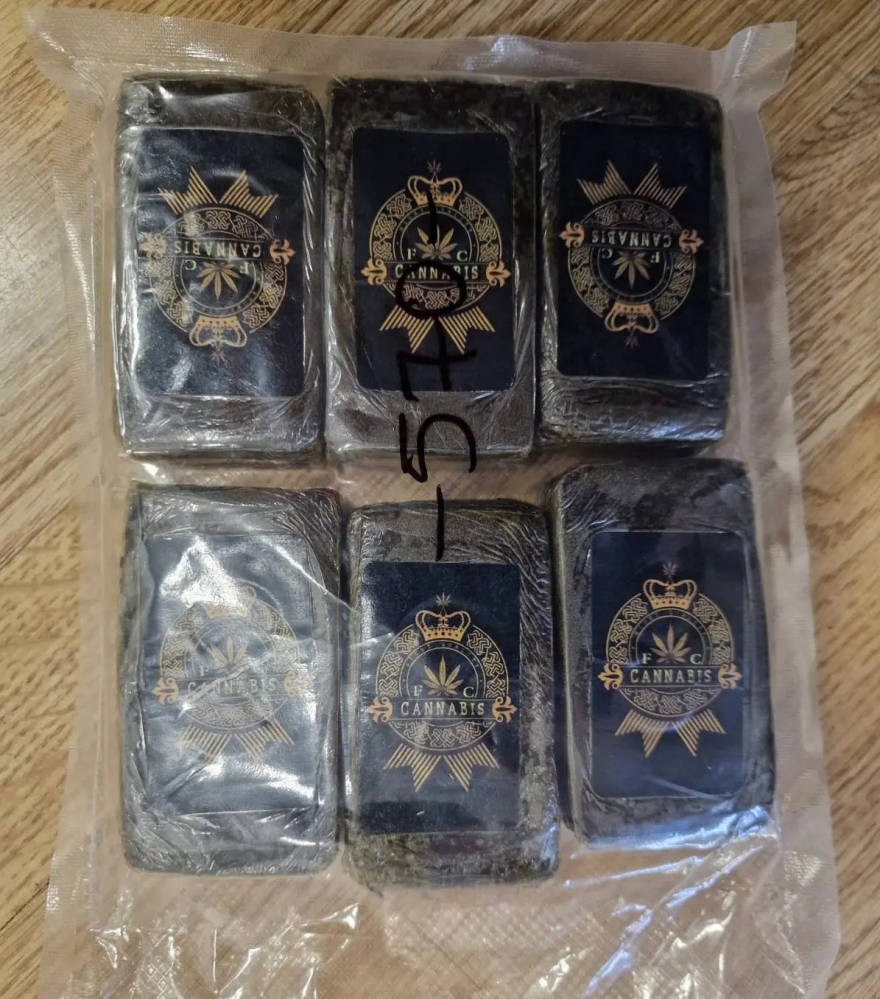 Σύλληψη 27χρονου που έκρυβε σπίτι του 40 κιλά κάνναβη και 3 κιλά κοκαΐνη, δείτε φωτογραφίες