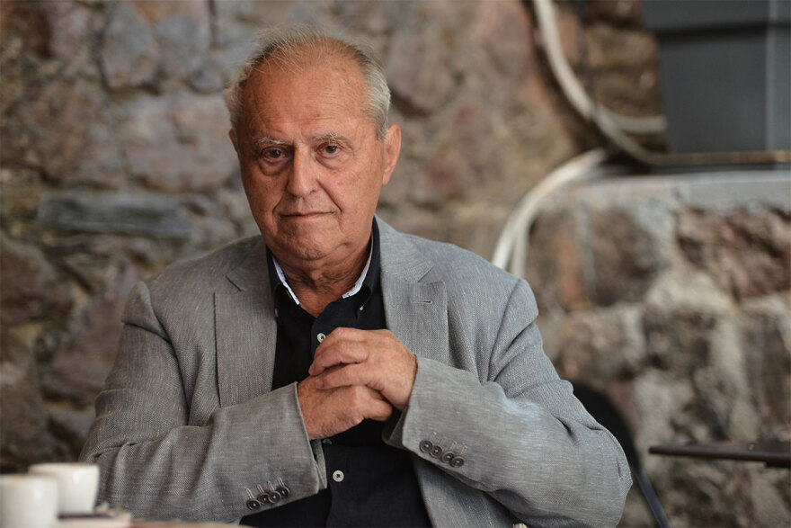 Σωτήρης Μανωλόπουλος: «Οι γονείς χρειάζονται ψυχολόγο, όχι τα παιδιά»