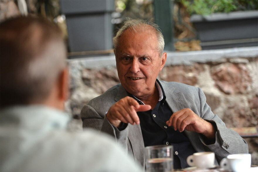 Σωτήρης Μανωλόπουλος: «Οι γονείς χρειάζονται ψυχολόγο, όχι τα παιδιά»