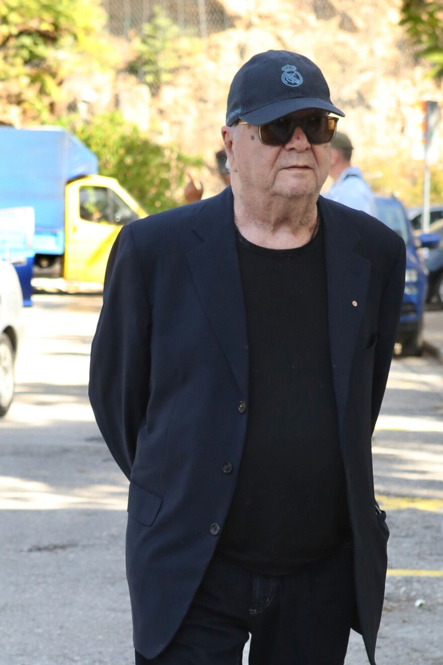 Μίμης Πλέσσας: Συγγενείς και φίλοι αποχαιρέτησαν τον μεγάλο μουσικοσυνθέτη - Δείτε βίντεο και φωτογραφίες 