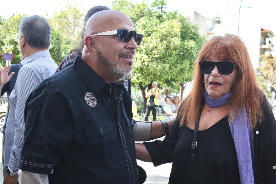 Μίμης Πλέσσας: Συγγενείς και φίλοι αποχαιρέτησαν τον μεγάλο μουσικοσυνθέτη - Δείτε βίντεο και φωτογραφίες 