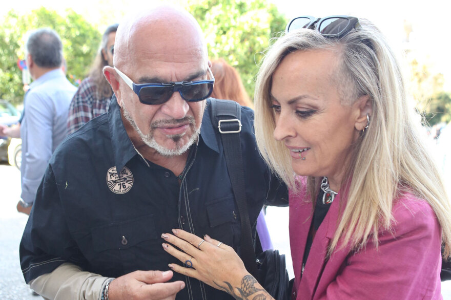 Μίμης Πλέσσας: Συγγενείς και φίλοι αποχαιρέτησαν τον μεγάλο μουσικοσυνθέτη - Δείτε βίντεο και φωτογραφίες 