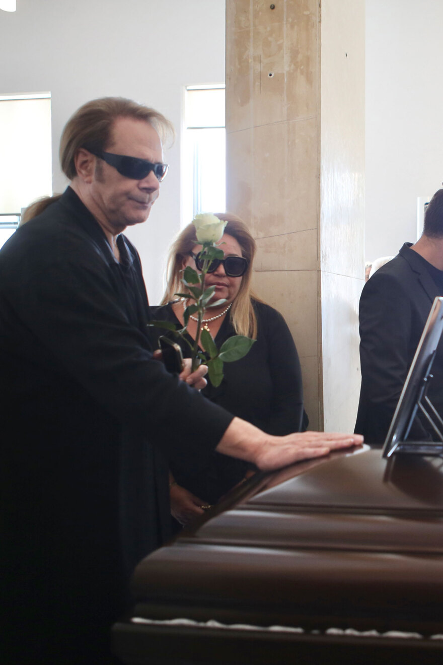 Μίμης Πλέσσας: Συγγενείς και φίλοι αποχαιρέτησαν τον μεγάλο μουσικοσυνθέτη - Δείτε βίντεο και φωτογραφίες 