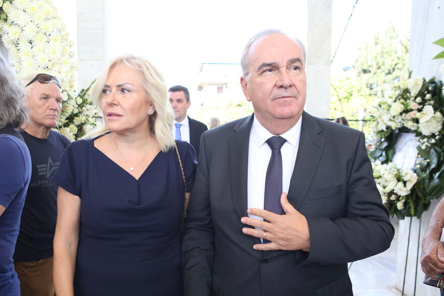 Μίμης Πλέσσας: Συγγενείς και φίλοι αποχαιρέτησαν τον μεγάλο μουσικοσυνθέτη - Δείτε βίντεο και φωτογραφίες 