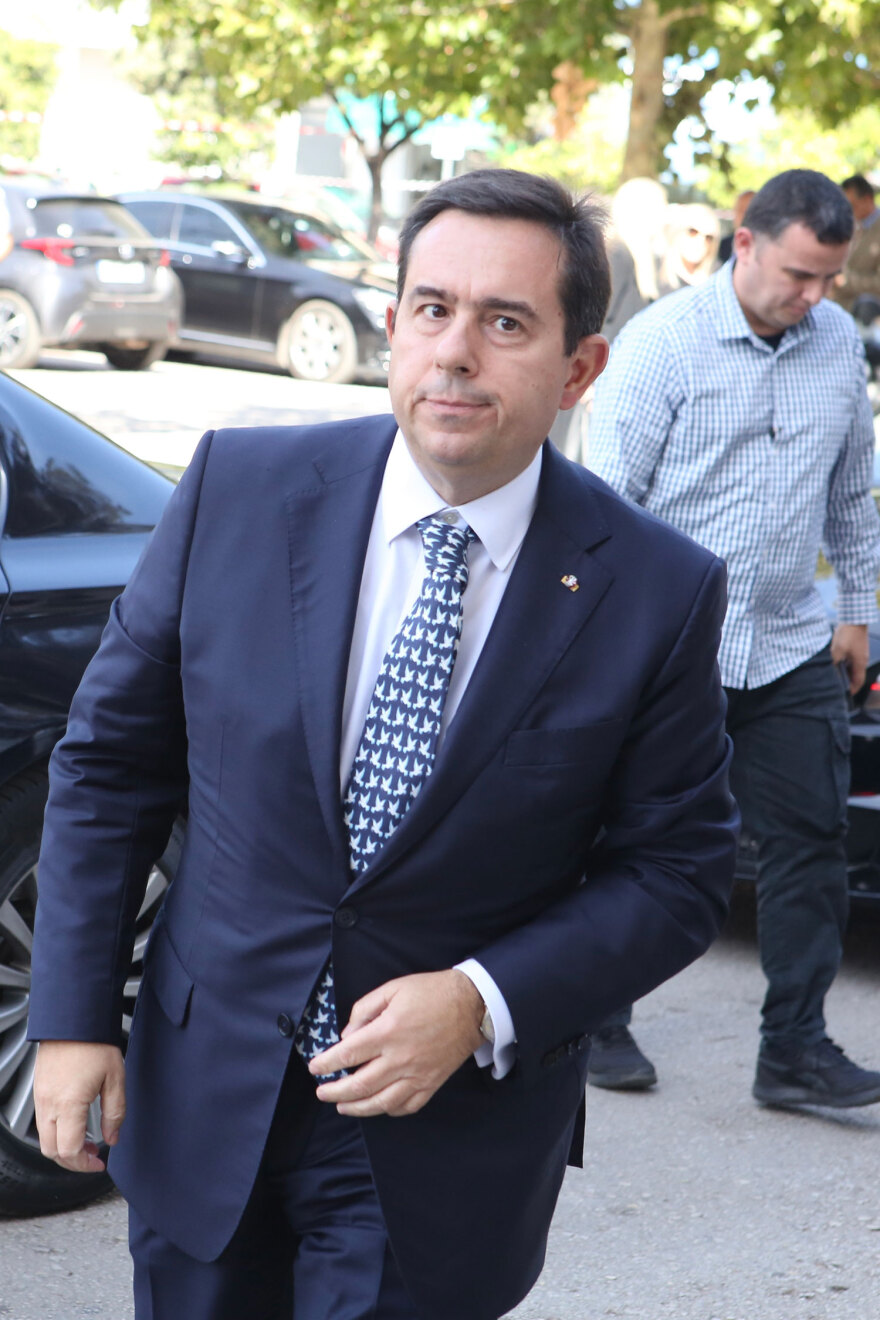 Μίμης Πλέσσας: Συγγενείς και φίλοι αποχαιρέτησαν τον μεγάλο μουσικοσυνθέτη - Δείτε βίντεο και φωτογραφίες 