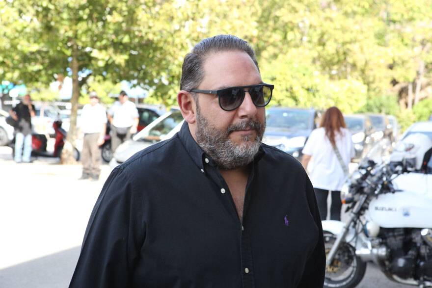 Μίμης Πλέσσας: Συγγενείς και φίλοι αποχαιρέτησαν τον μεγάλο μουσικοσυνθέτη - Δείτε βίντεο και φωτογραφίες 