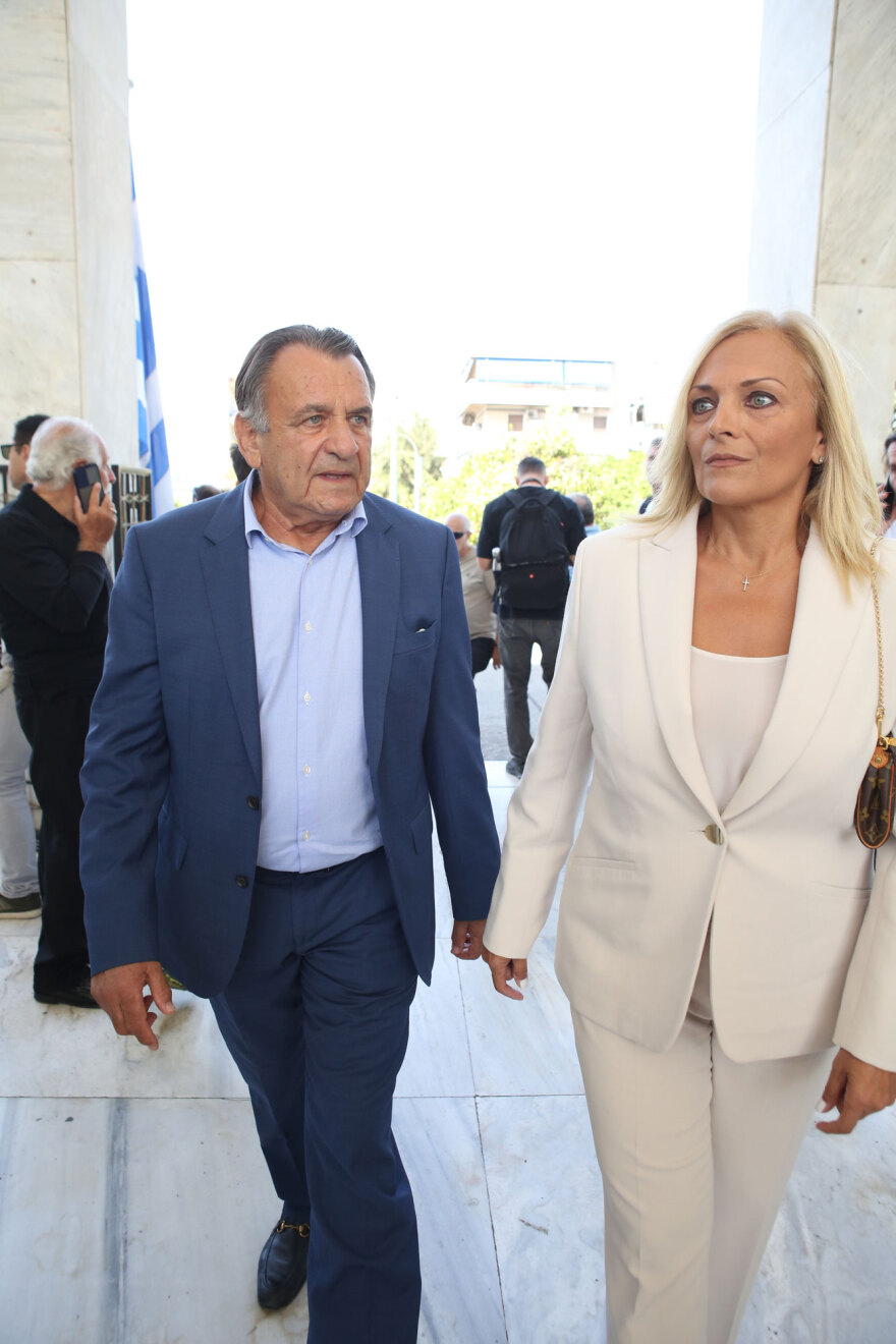 Μίμης Πλέσσας: Συγγενείς και φίλοι αποχαιρέτησαν τον μεγάλο μουσικοσυνθέτη - Δείτε βίντεο και φωτογραφίες 