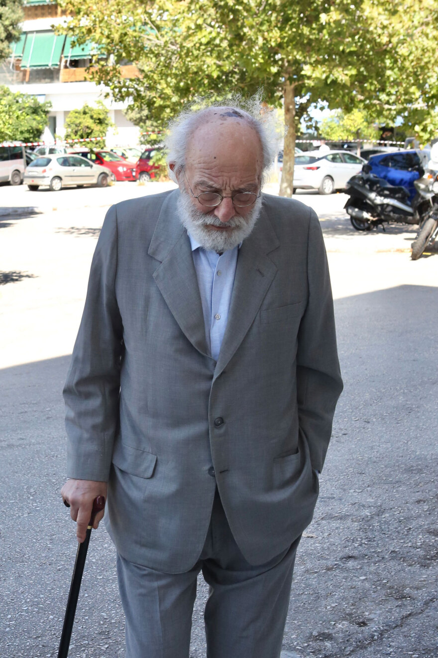 Μίμης Πλέσσας: Συγγενείς και φίλοι αποχαιρέτησαν τον μεγάλο μουσικοσυνθέτη - Δείτε βίντεο και φωτογραφίες 