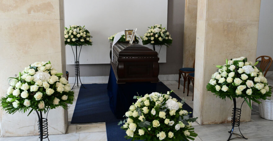 Μίμης Πλέσσας: Συγγενείς και φίλοι αποχαιρέτησαν τον μεγάλο μουσικοσυνθέτη - Δείτε βίντεο και φωτογραφίες 