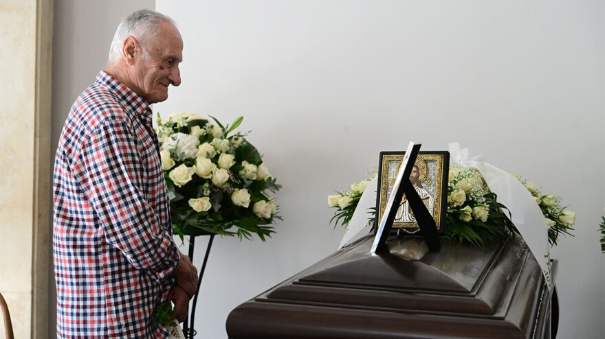 Μίμης Πλέσσας: Συγγενείς και φίλοι αποχαιρέτησαν τον μεγάλο μουσικοσυνθέτη - Δείτε βίντεο και φωτογραφίες 