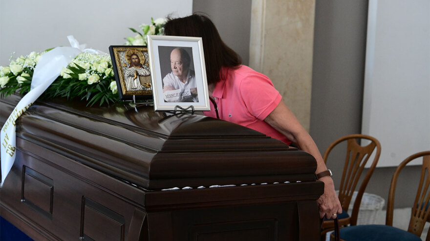 Μίμης Πλέσσας: Συγγενείς και φίλοι αποχαιρέτησαν τον μεγάλο μουσικοσυνθέτη - Δείτε βίντεο και φωτογραφίες 