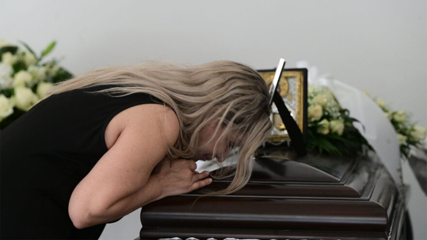 Μίμης Πλέσσας: Συγγενείς και φίλοι αποχαιρέτησαν τον μεγάλο μουσικοσυνθέτη - Δείτε βίντεο και φωτογραφίες 