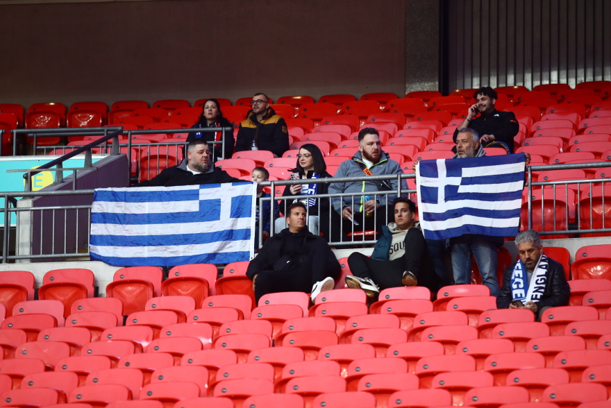 Αγγλία - Ελλάδα: Εντυπωσιακή παρουσία των Ελλήνων στο Γουέμπλεϊ - Φωτογραφίες 