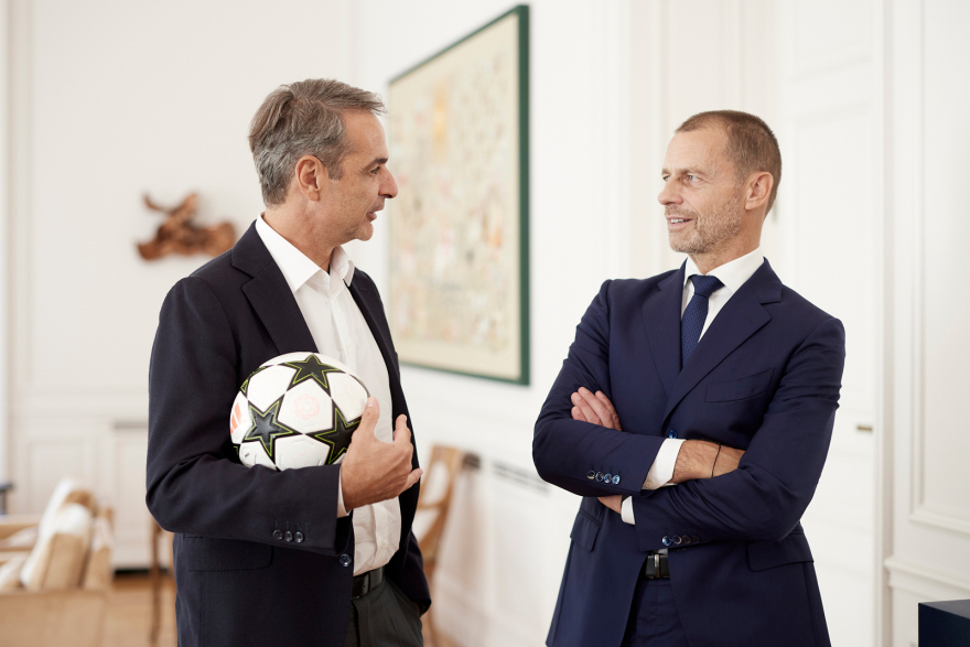 Μητσοτάκης: Συναντήθηκε με τον πρόεδρο της UEFA στο Μαξίμου - Εύσημα για την πρόοδο της Ελλάδας κατά της οπαδικής βίας