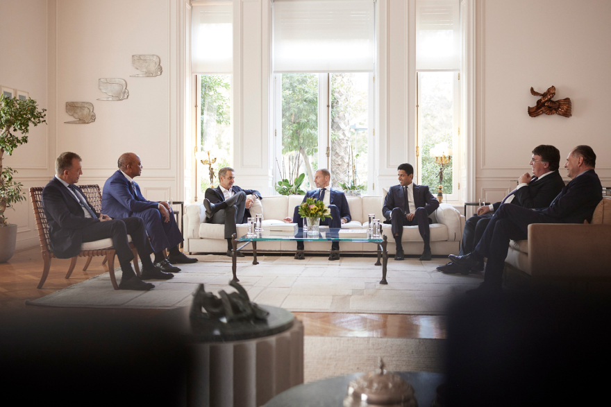 Μητσοτάκης: Συναντήθηκε με τον πρόεδρο της UEFA στο Μαξίμου - Εύσημα για την πρόοδο της Ελλάδας κατά της οπαδικής βίας