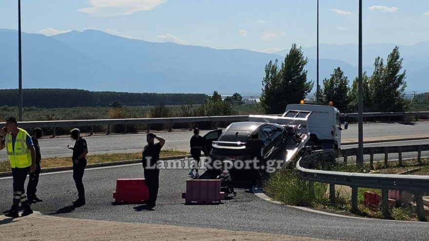 Φθιώτιδα: Σύγκρουση δύο οχημάτων στη Λαμία - Βίντεο και φωτογραφίες
