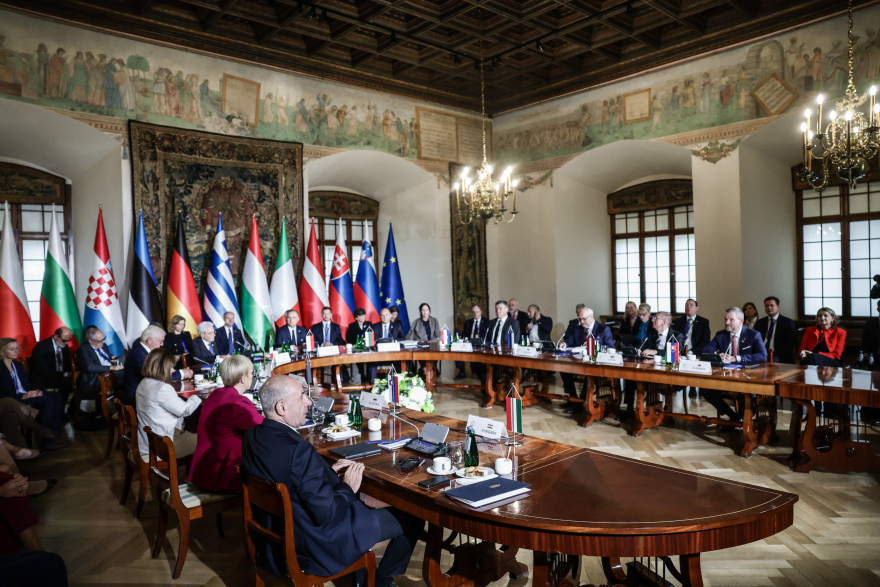 Σακελλαροπούλου από Πολωνία: Oι απειλές στην Ευρώπη απαιτούν συνεχείς διαβουλεύσεις 
