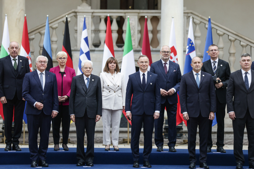 Σακελλαροπούλου από Πολωνία: Oι απειλές στην Ευρώπη απαιτούν συνεχείς διαβουλεύσεις 