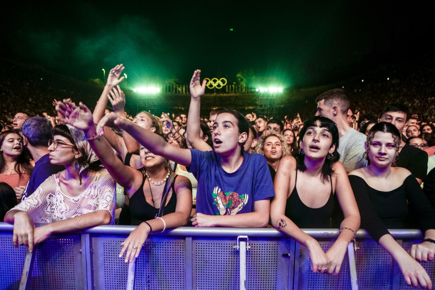 Τέμπη: Πλήθος κόσμου στο Καλλιμάρμαρο για τη μεγάλη συναυλία  - Δείτε βίντεο και φωτογραφίες