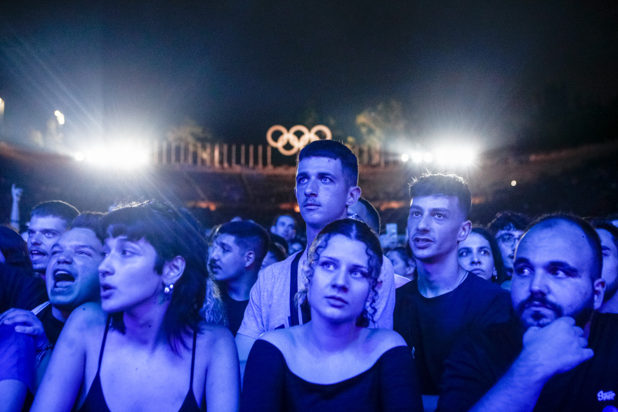 Τέμπη: Πλήθος κόσμου στο Καλλιμάρμαρο για τη μεγάλη συναυλία  - Δείτε βίντεο και φωτογραφίες