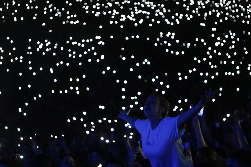 Τέμπη: Πλήθος κόσμου στο Καλλιμάρμαρο για τη μεγάλη συναυλία  - Δείτε βίντεο και φωτογραφίες