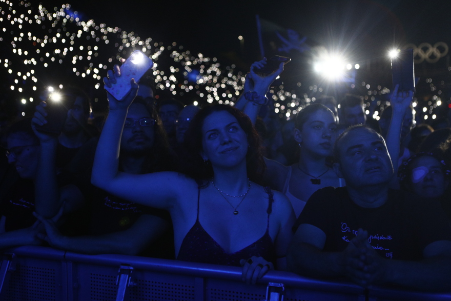 Τέμπη: Πλήθος κόσμου στο Καλλιμάρμαρο για τη μεγάλη συναυλία  - Δείτε βίντεο και φωτογραφίες
