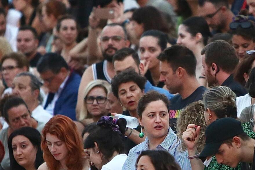 Τέμπη: Πλήθος κόσμου στο Καλλιμάρμαρο για τη μεγάλη συναυλία  - Δείτε βίντεο και φωτογραφίες