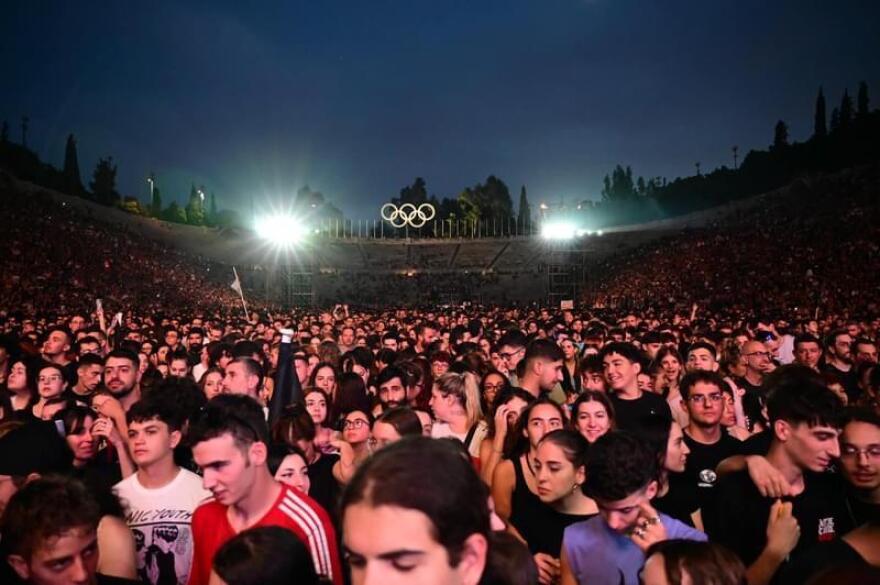 Τέμπη: Πλήθος κόσμου στο Καλλιμάρμαρο για τη μεγάλη συναυλία  - Δείτε βίντεο και φωτογραφίες