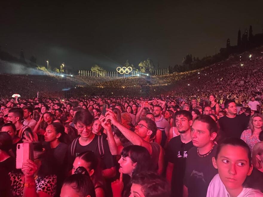 Τέμπη: Πλήθος κόσμου στο Καλλιμάρμαρο για τη μεγάλη συναυλία  - Δείτε βίντεο και φωτογραφίες