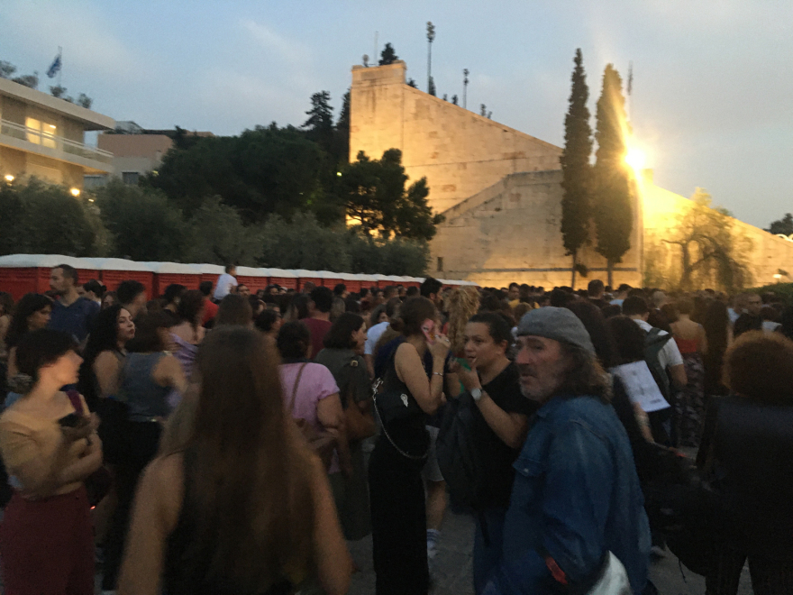 Τέμπη: Πλήθος κόσμου στο Καλλιμάρμαρο για τη μεγάλη συναυλία  - Δείτε βίντεο και φωτογραφίες