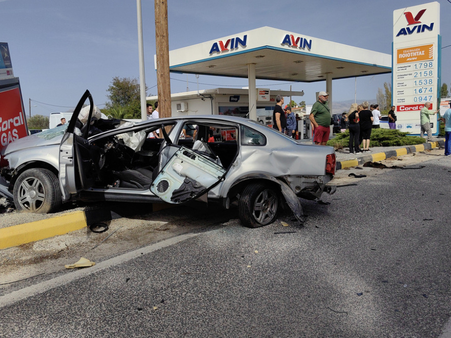 Αργολίδα: Ένας νεκρός και τρεις τραυματίες έπειτα από τη σύγκρουση τριών οχημάτων - Δείτε φωτογραφίες