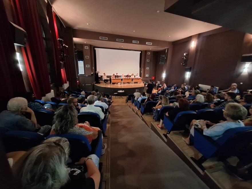 Βιβλίο: Η Σεμίνα Διγενή παρουσίασε τις «Αποδελτιώσεις»