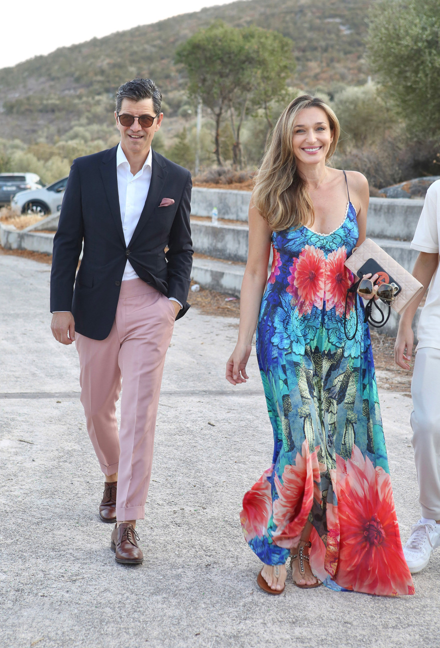 Απόστολος Ρουβάς – Φανή Γιαβρίδου: Το ξέφρενο γαμήλιο πάρτι και ο χορός του Σάκη Ρουβά