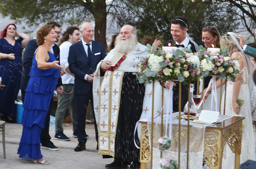 Απόστολος Ρουβάς – Φανή Γιαβρίδου: Το ξέφρενο γαμήλιο πάρτι και ο χορός του Σάκη Ρουβά
