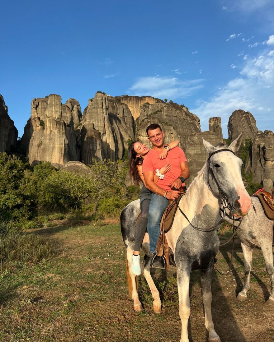 Γιώργος Αγγελόπουλος - Δήμητρα Βαμβακούση: Για ιππασία στα Μετέωρα