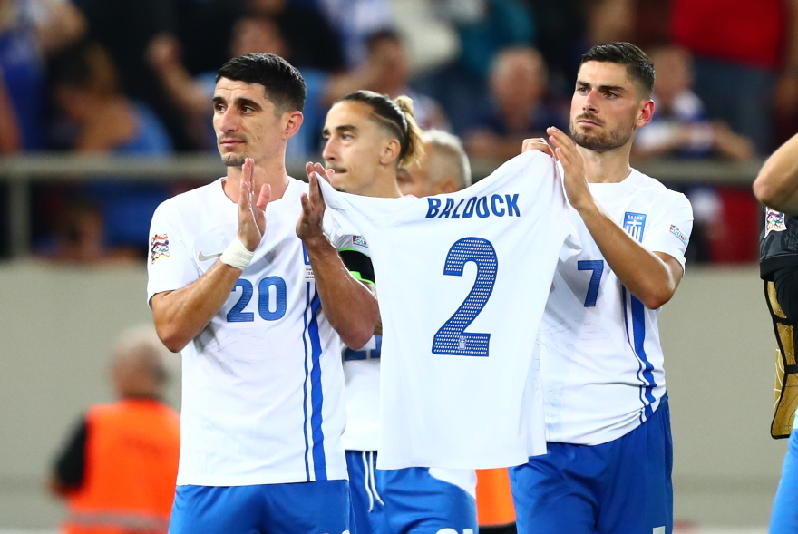 Εθνική ποδοσφαίρου: Με την φανέλα του Μπάλντοκ πανηγύρισαν οι παίκτες της Έλλαδας την νίκη επί της Ιρλανδίας