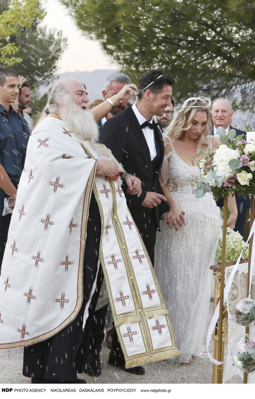 Απόστολος Ρουβάς – Φανή Γιαβρίδου: Το ξέφρενο γαμήλιο πάρτι και ο χορός του Σάκη Ρουβά