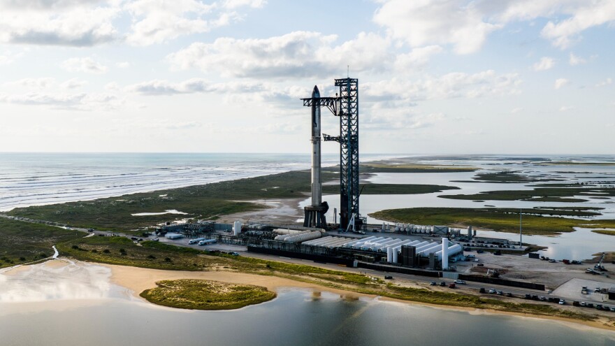 Space X: Το νέο εντυπωσιακό βίντεο με τη στιγμή που οι... δαγκάνες έπιασαν τον πύραυλο του Starship