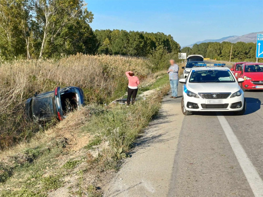 Τροχαίο στην Πτολεμαΐδα - Στο νοσοκομείο έξι άτομα έπειτα από πλαγιομετωπική σύγκρουση ΙΧ, δείτε φωτογραφίες