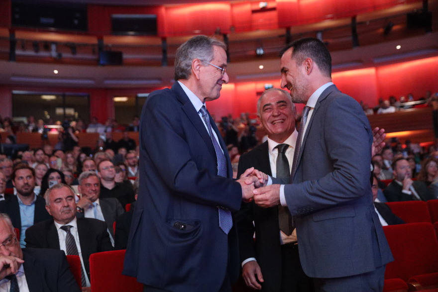 Νέα Δημοκρατία: Το παρασκήνιο της επανεμφάνισης των «πρώην» Καραμανλή και Σαμαρά και το μπλόκο σε Λατινοπούλου