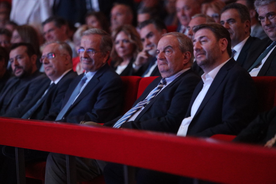 Νέα Δημοκρατία: Το παρασκήνιο της επανεμφάνισης των «πρώην» Καραμανλή και Σαμαρά και το μπλόκο σε Λατινοπούλου