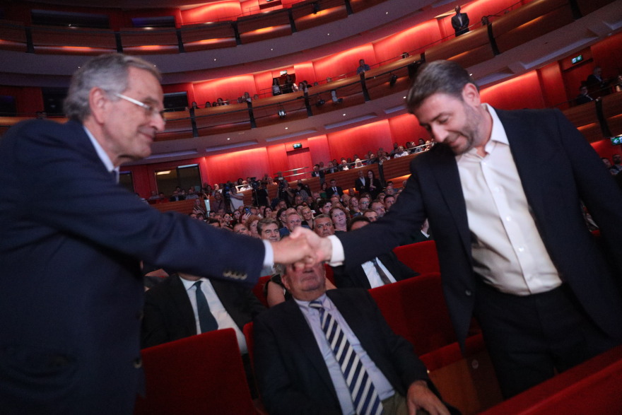 Νέα Δημοκρατία: Το παρασκήνιο της επανεμφάνισης των «πρώην» Καραμανλή και Σαμαρά και το μπλόκο σε Λατινοπούλου