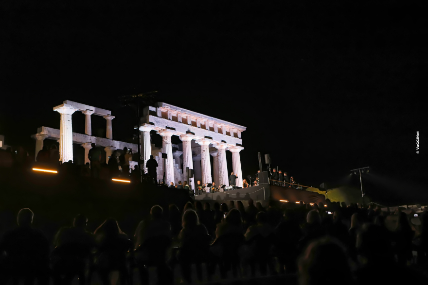 Σταύρος Ξαρχάκος: Η μουσική ιεροτελεστία του τον Ναό της Αφαίας στην Αίγινα - Δείτε βίντεο και φωτογραφίες