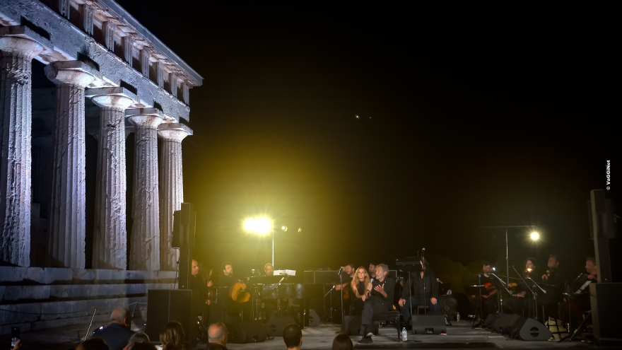 Σταύρος Ξαρχάκος: Η μουσική ιεροτελεστία του τον Ναό της Αφαίας στην Αίγινα - Δείτε βίντεο και φωτογραφίες