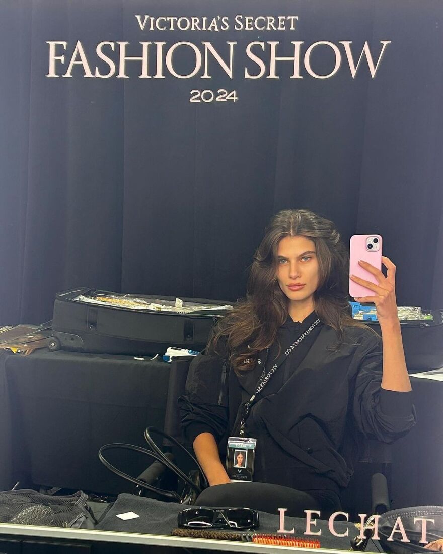 Ανθή Φακιδάρη: Έλαμψε στην πασαρέλα της Victoria's Secret - Ποιος είναι ο πρώτος «άγγελος» από την Ελλάδα