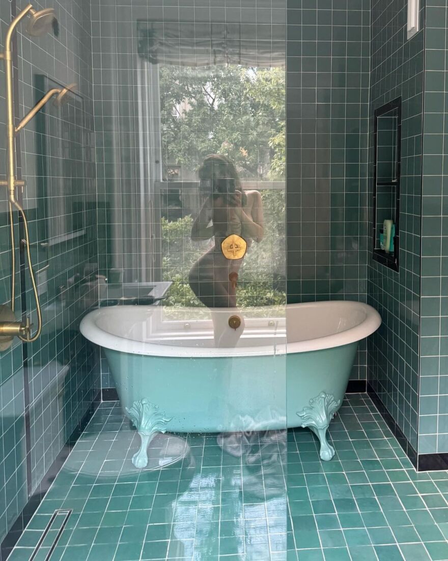 Έμιλι Ραταϊκόφσκι: Ποζάρει γυμνή στο Instagram