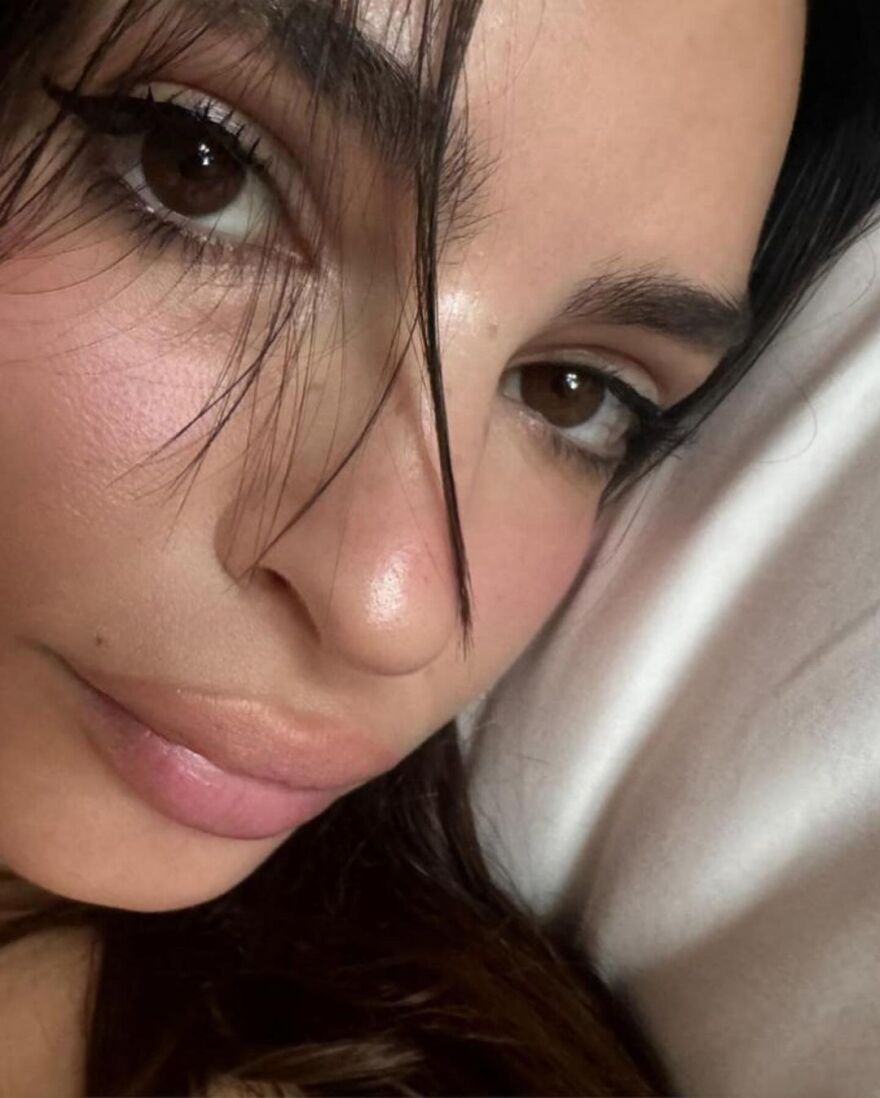 Έμιλι Ραταϊκόφσκι: Ποζάρει γυμνή στο Instagram